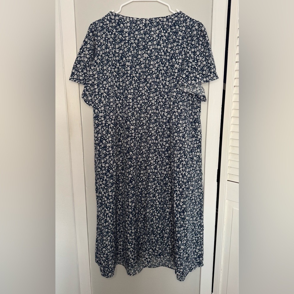 Elegant Blue Floral Midi Dress - Picture 2 of 3